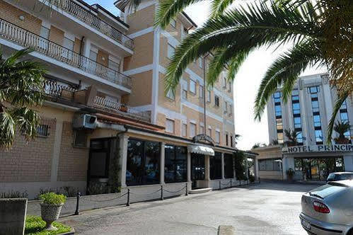 Hotel L'Aquila Pomezia Exteriör bild